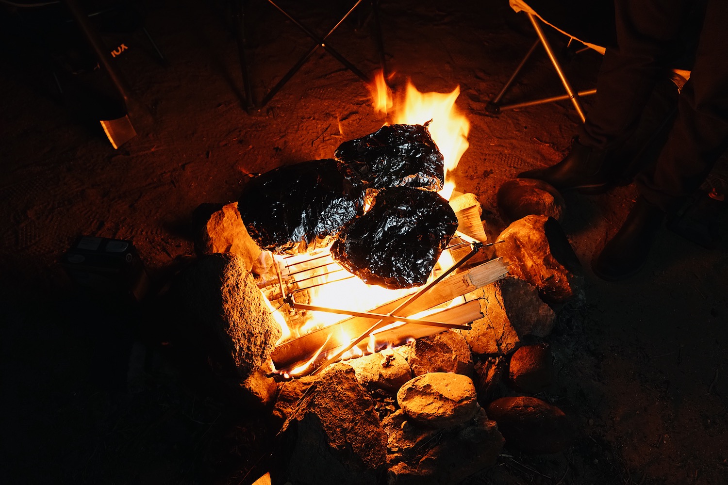 oder Gartenerlebnis der perfekte Über-dem Feuer-Grill für Ihr nächstes Camping der kompakte Rucksackgrill und Fire Set WOLF GRIZZLY Grill M1 Edition Kit komplette