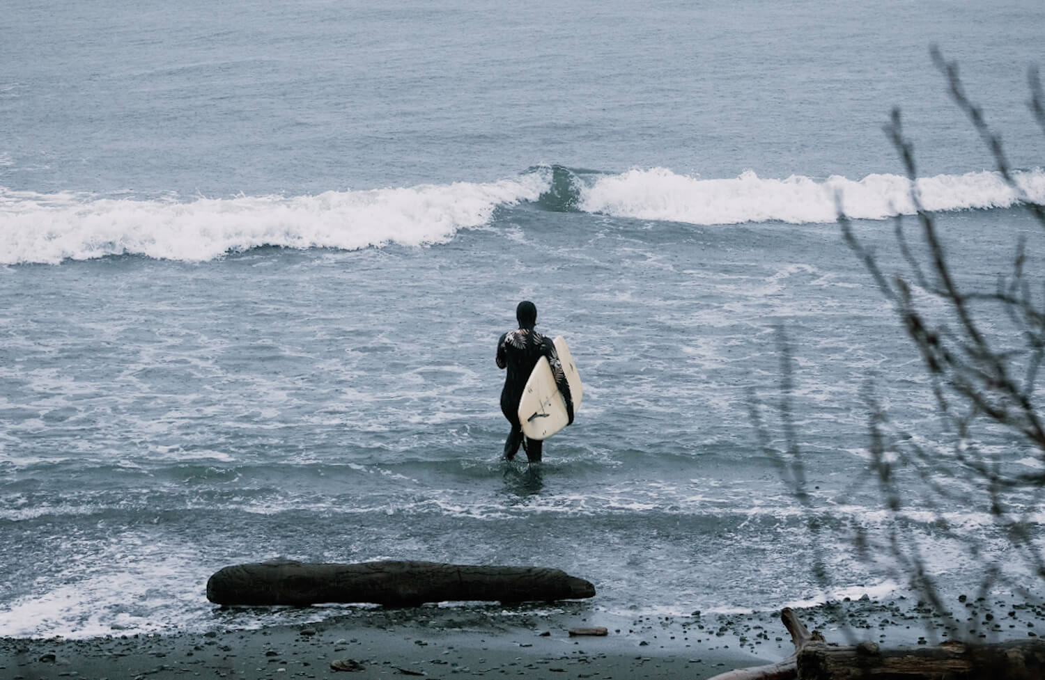 femme en surf colombie-britannique
