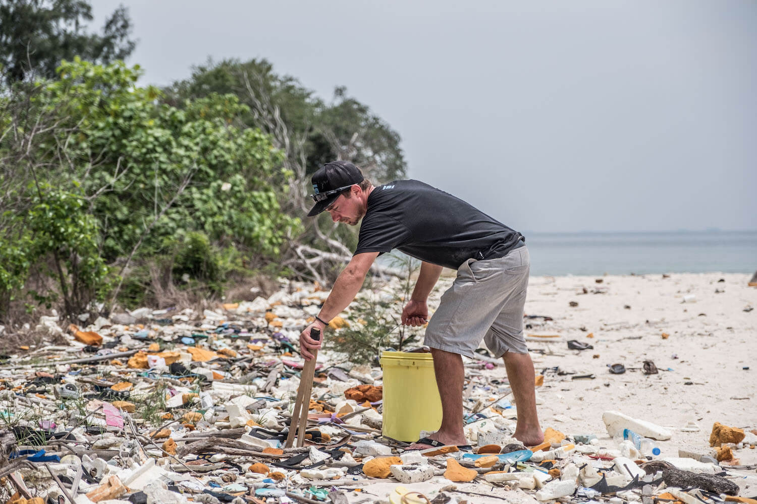 corvée nettoyage déchets plage mission 1000 tonnes