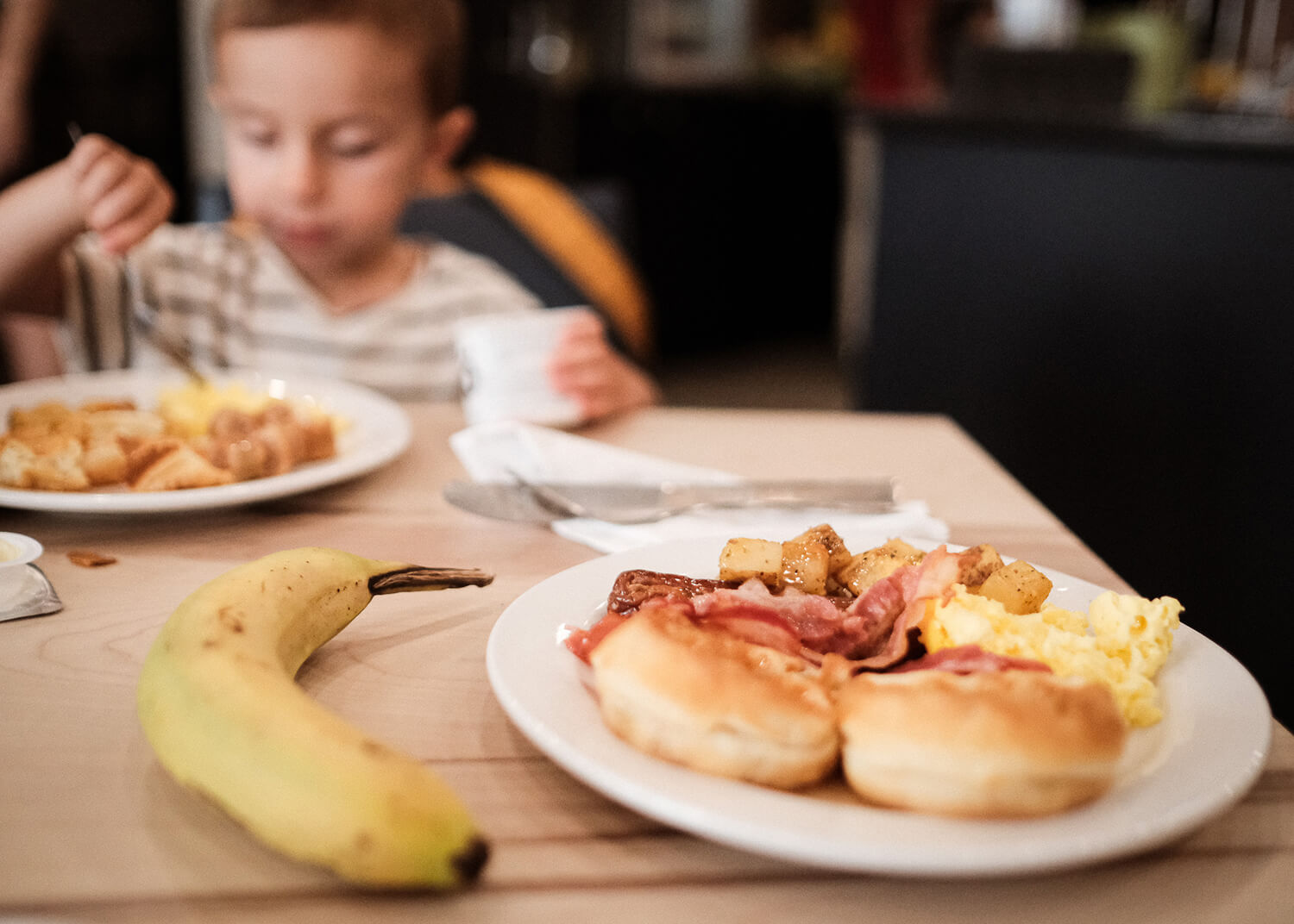 Enfant devant déjeuner à un Hotel Choice Canada